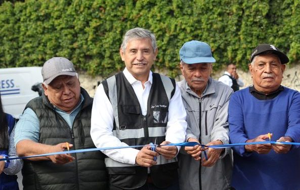 Mejores vialidades entrega José Luis Urióstegui a vecinos de la colonia Antonio Barona en Cuernavaca