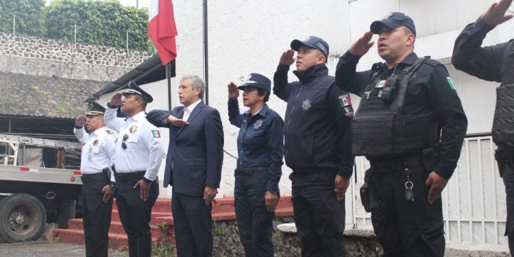 Refrenda José Luis Urióstegui su reconocimiento al valor y honor de los policías municipales de Cuernavaca