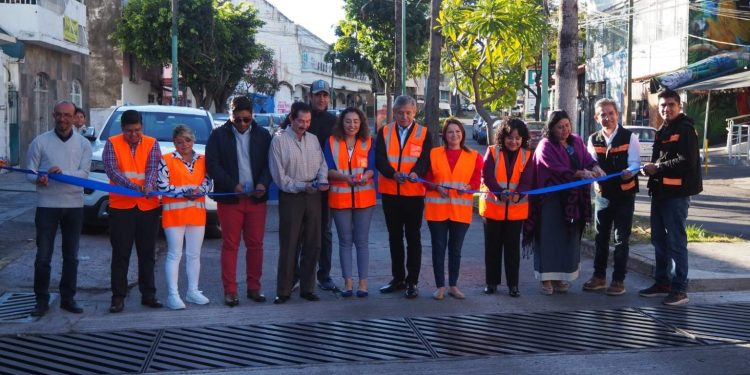 José Luis Urióstegui entrega la rehabilitación y construcción de rejilla pluvial en Boulevard Benito Juárez