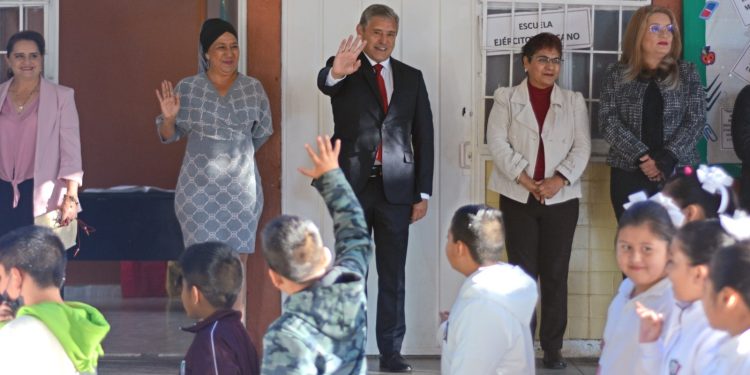 José Luis Urióstegui invita a niñas y niños a participar en la segunda edición del programa de Becas del ayuntamiento de Cuernavaca