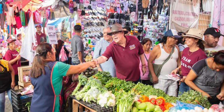 Atiende y escucha Víctor Mercado necesidades de los comerciantes de Puente de Ixtla
