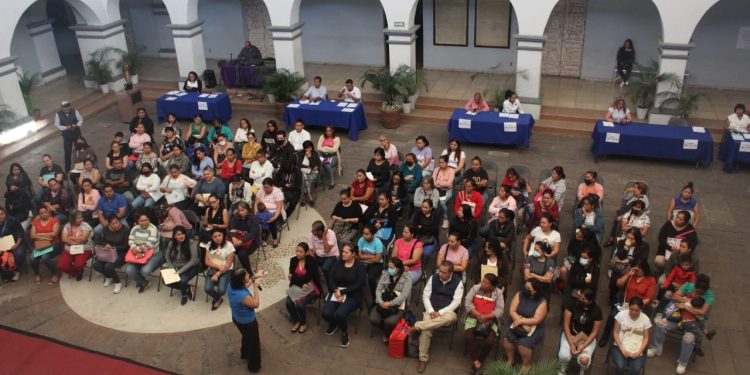 Inician pláticas de escuela para padres en función a la convocatoria de becas educativas por vulnerabilidad económica