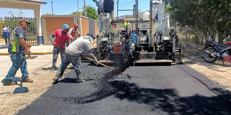 La diputada local Vero Anrubio inaugura otra obra en la zona oriente