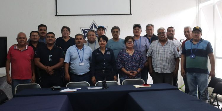 Se reúnen transportistas, Dirección de Vialidad y la Secretaría de Movilidad y Transporte con la SEPRAC