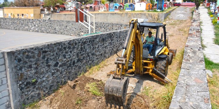 Inician los trabajos relativos a la exhumación de restos mortales que se encuentran en la zona cero del Panteón de la Paz