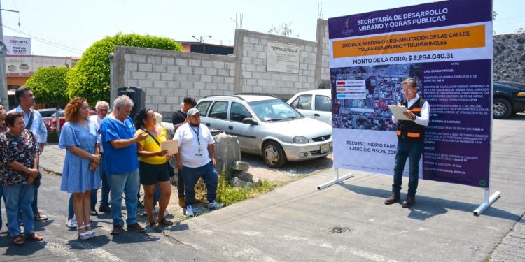 Informan a vecinos de la col. Tulipanes del inicio de sustitución del drenaje sanitario en calles Taulipán Hawaiano e Inglés