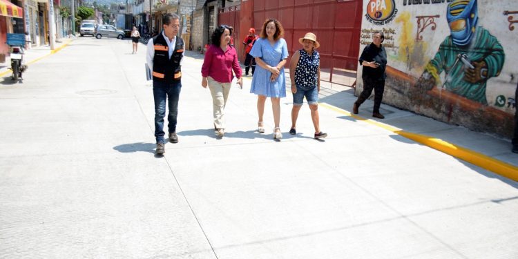 Vecinos de las colonias Ahuehuetitla y Pedregal de Cuernavaca reciben obras rehabilitadas en sus calles