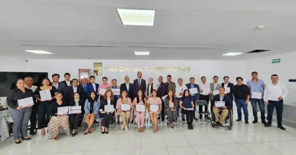 Entrega Congreso constancias a participantes en cursos de técnica legislativa y finanzas públicas municipales