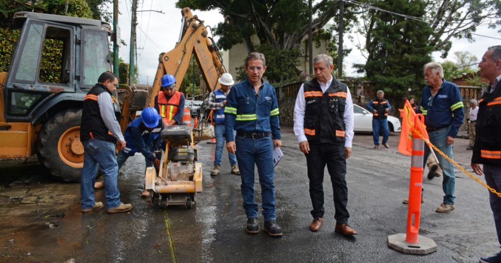 José Luis Urióstegui da banderazo de arranque a la obra de rehabilitación de la línea de agua potable de la calle San Jerónimo