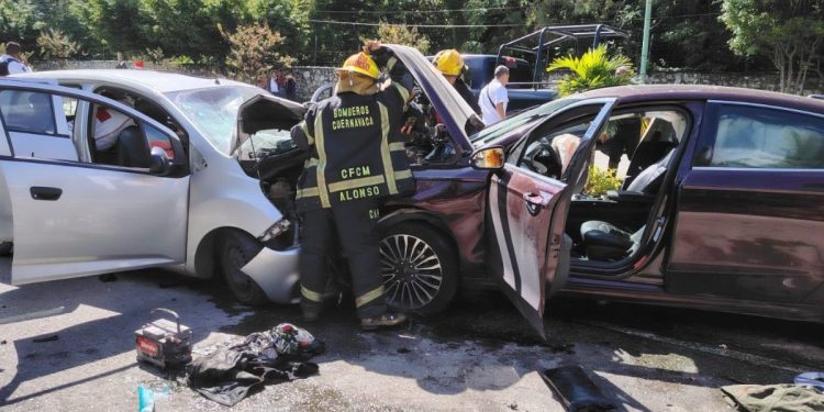 Autoridades federales, estatales y municipales atienden accidente vial en Avenida Heroico Colegio Militar