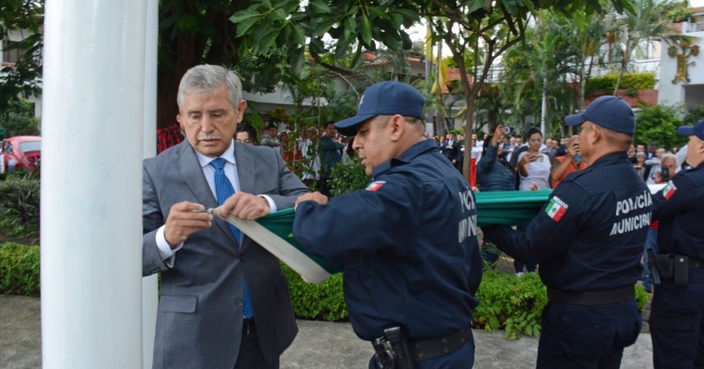 Cabildo de Cuernavaca y gabinete realizan izamiento de bandera por el CCXIV Aniversario de la Independencia de México