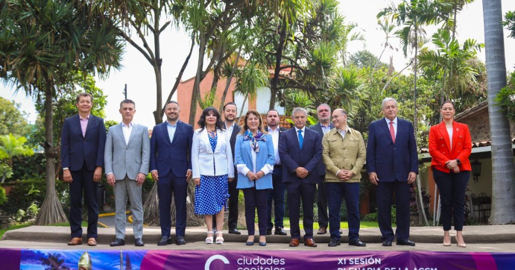 Margarita González Saravia y José Luis Uriostegui acuerdan trabajar en unidad por Cuernavaca