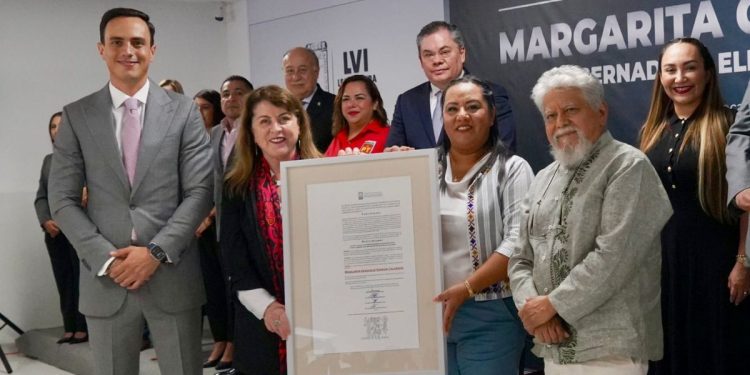 Entrega Congreso de Morelos el Bando Solemne a la Gobernadora Electa Margarita González Saravia Calderon