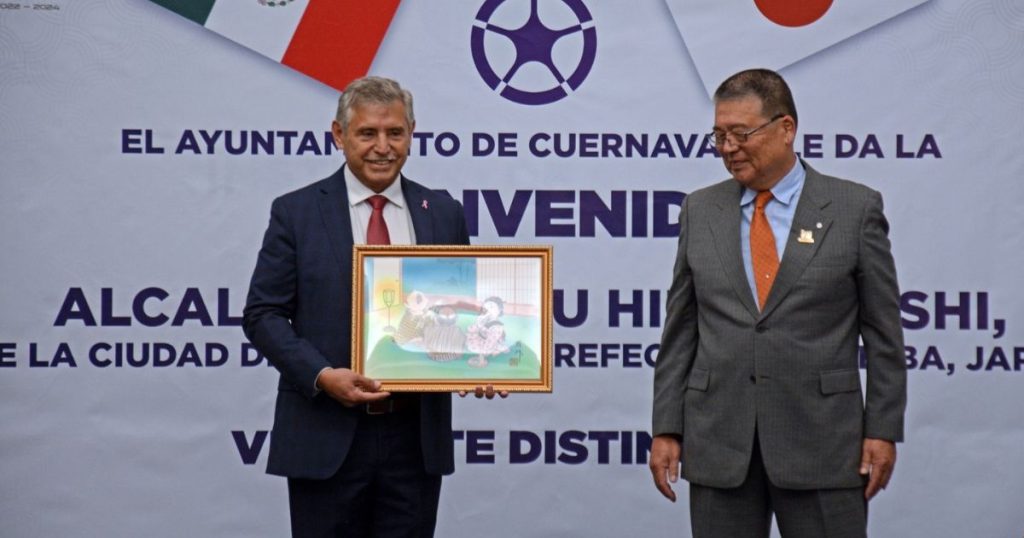 Da la bienvenida José Luis Urióstegui al alcalde de la ciudad japonesa de Ōtaki, Noboru Hirabayashi refrendando 46 años de hermanamiento con Cuernavaca