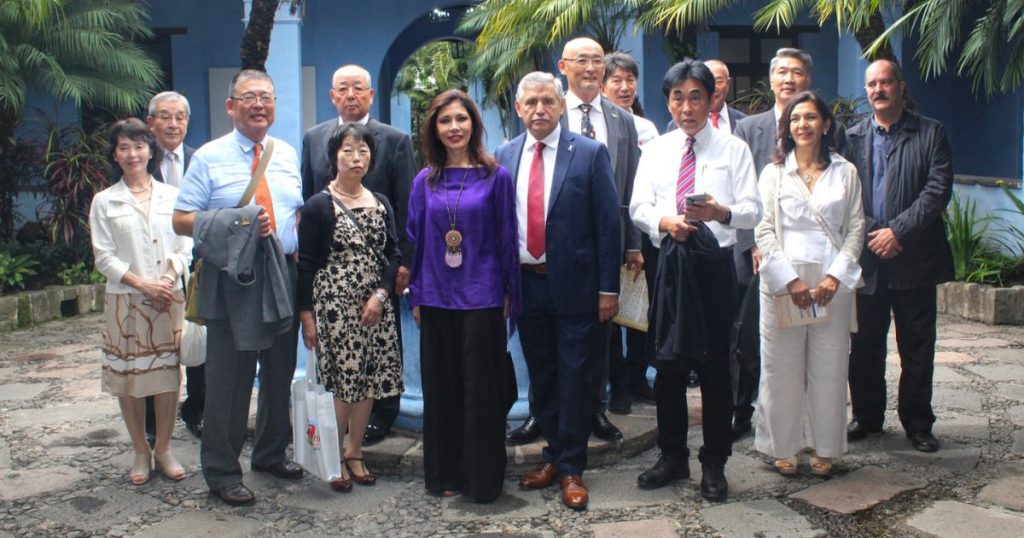 Delegación de la ciudad japonesa de Ōtaki recorren la ciudad de Cuernavaca en visita oficial con el alcalde José Luis Urióstegui