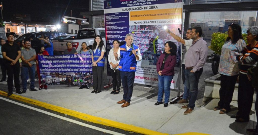 Entrega José Luis Urióstegui a vecinos de lomas de cortés la obra de rehabilitación integral de la calle Pedro de Alvarado