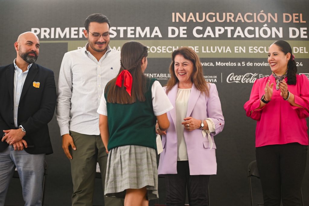 Pone en marcha Margarita González Saravia programa cosecha de lluvia en escuelas del Estado de Morelos