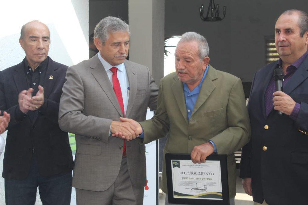 Se suma alcalde de Cuernavaca al reconocimiento al empresario José Salgado Patiño por su trayectoria y trabajo a favor del comercio en pequeño