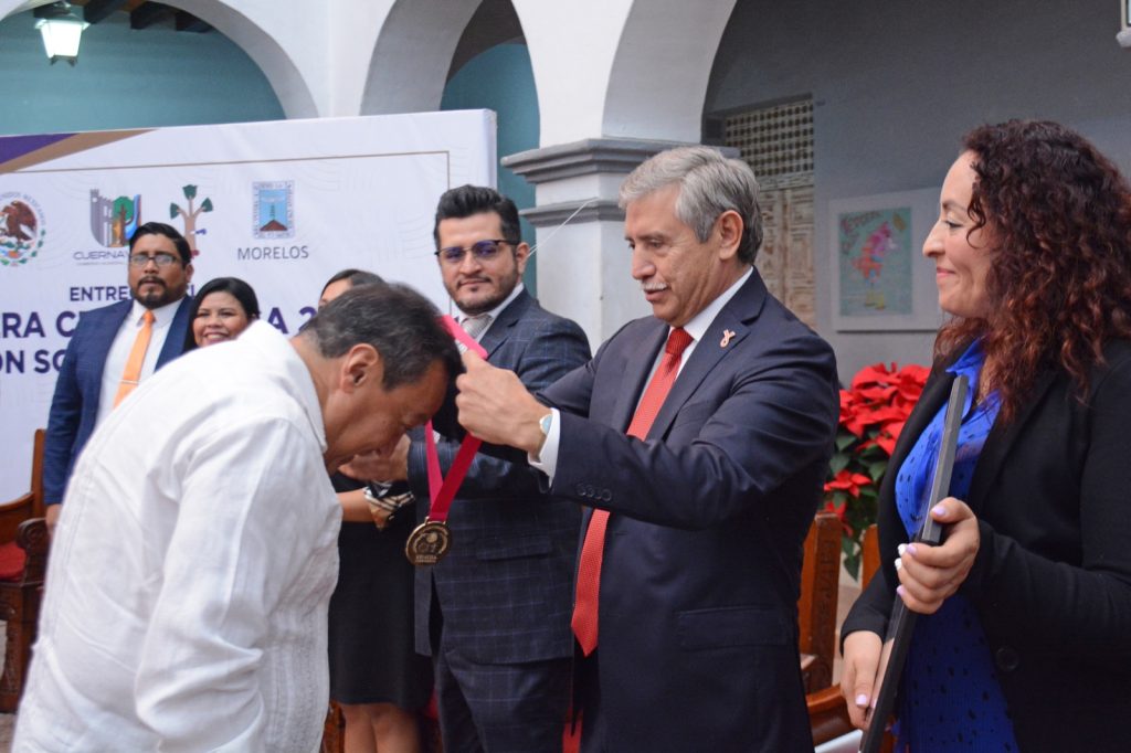 En Sesión Solemne Entrega Cabildo la Venera Cuernavaca 2024 en grado de distinción a 16 galardonados