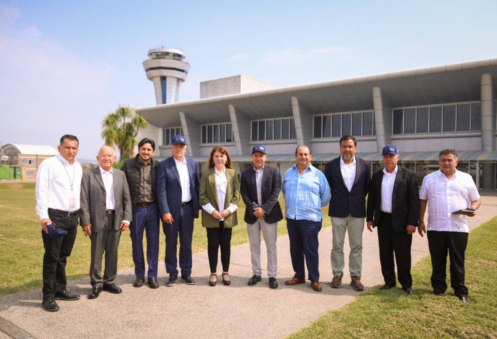 Recibe Margarita González Saravia a representantes de la FIFA en Aeropuerto Internacional de Cuernavaca “Mariano Matamoros”