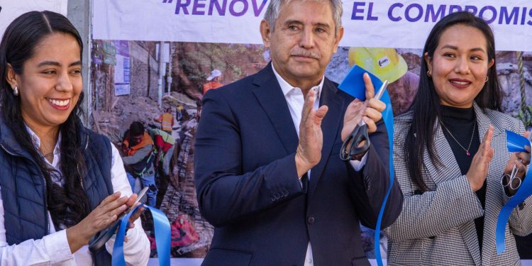 Entrega Urióstegui una obra más de servicio agua potable en Cuernavaca