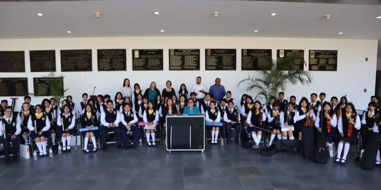 Recibe la Orquesta Sinfónica Escolar de la Secundaria “Antonio Caso” una tuba