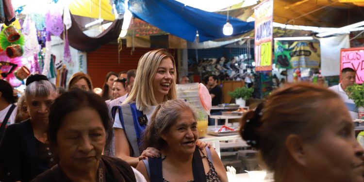 Sostiene Andy Gordillo reunión de trabajo con comerciantes y líderes del Mercado Adolfo López Mateos