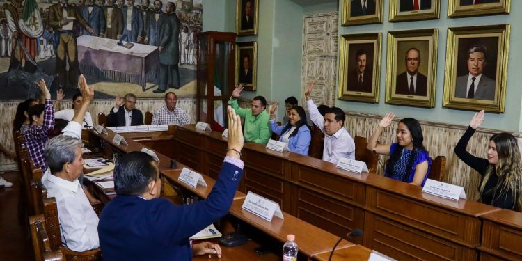 Ayuntamiento de Cuernavaca aprueba en sesión de cabildo medidas para resolver la deuda histórica de SAPAC