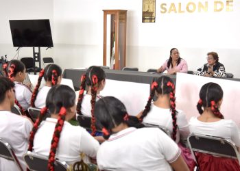 Estudiantes de preparatoria reciben apoyo de las diputadas Jazmín Solano y Ruth Rodríguez