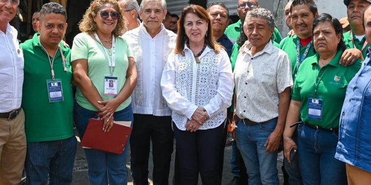 Realiza Margarita González Saravia recorrido en el Mercado “Adolfo López Mateos”