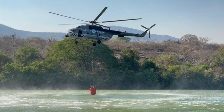 Continúan trabajos terrestres y aéreos de combate incendios en Morelos