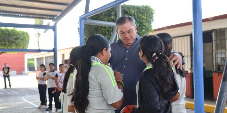 Diputado Rafael Reyes promueve la salud y mental de estudiantes de Jiutepec