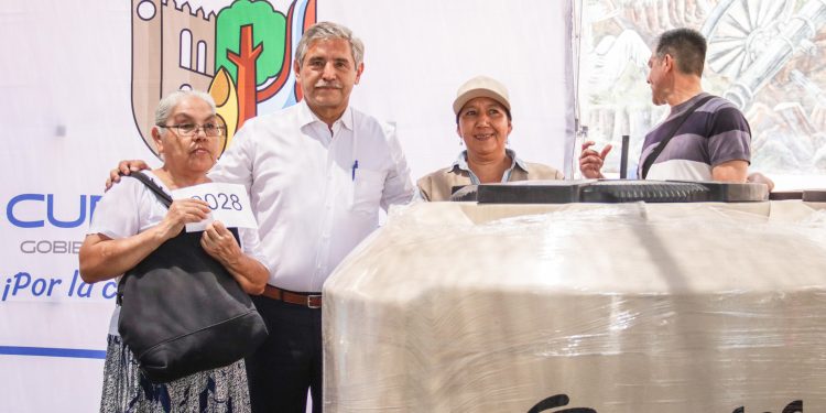 Entrega el ayuntamiento de Cuernavaca más de mil 400 tinacos para enfrentar temporada de estiaje