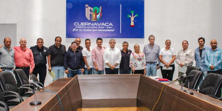 Impulsa Urióstegui la colaboración entre gobierno municipal y comerciantes del Mercado ALM para ordenamiento de la central de abastos