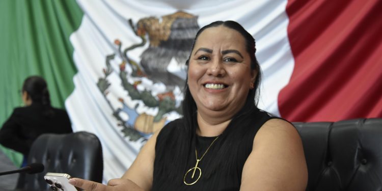 Impulsa la Dip. Jazmín Solano la “Ley vaso de agua” en beneficio de trabajadores del Gobierno del estado y municipios de Morelos