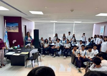 Dip. Jazmín Solano López da la bienvenida a estudiantes de la Secundaria “2 de Abril” en el Congreso de Morelos