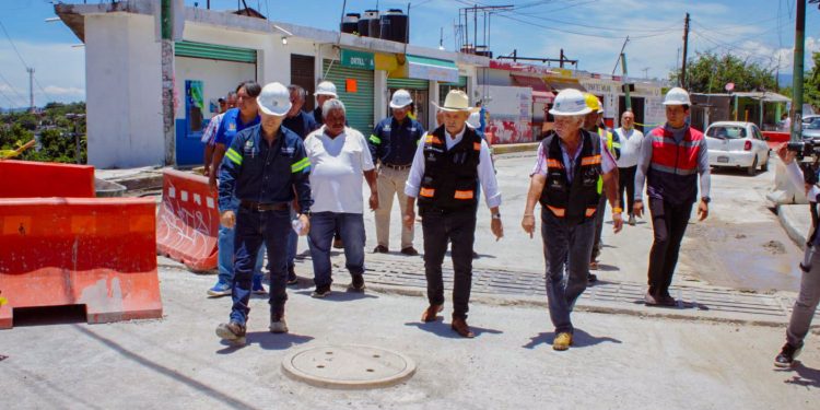 José Luis Urióstegui supervisa avances en la rehabilitación de la Av. Estado de Puebla