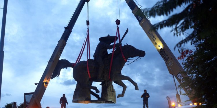 Monumento ‘Zapata Ecuestre’ ya se encuentra en su nueva ubicación en Cuernavaca