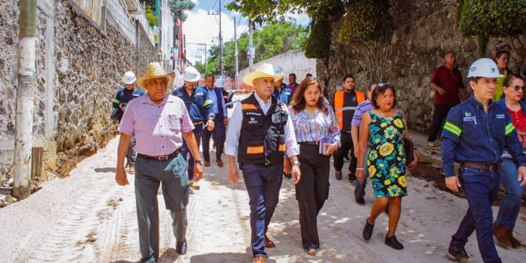 Supervisa Urióstegui rehabilitación de calle Mariano Matamoros en Cuernavaca