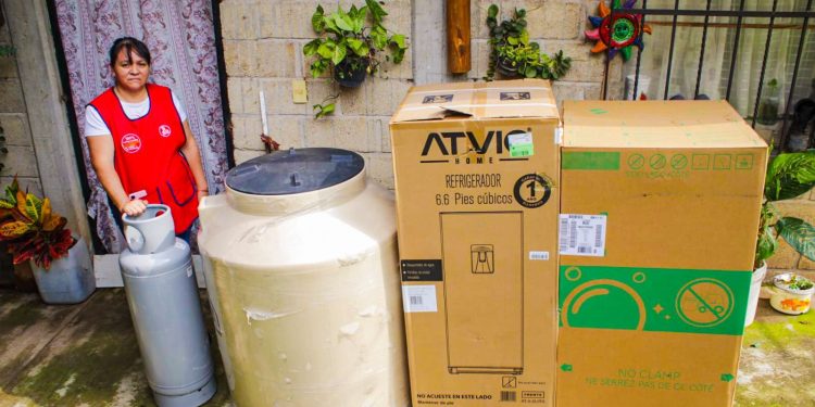 Continua el Ayuntamiento de Cuernavaca entregando apoyos a familias afectadas por lluvias