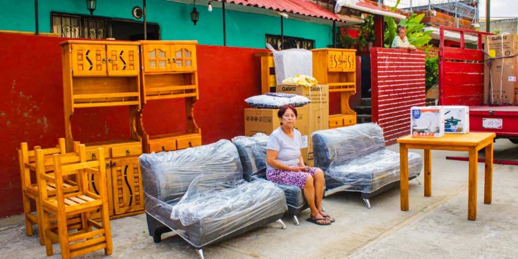 Cuernavaca entrega apoyos a familias afectadas por intensas lluvias