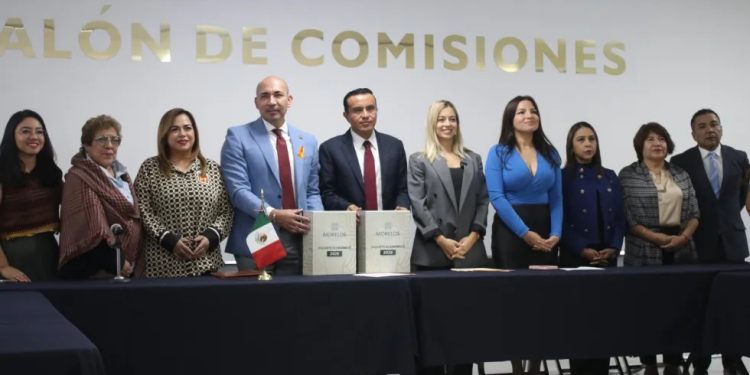 Congreso recibe paquete económico 2026