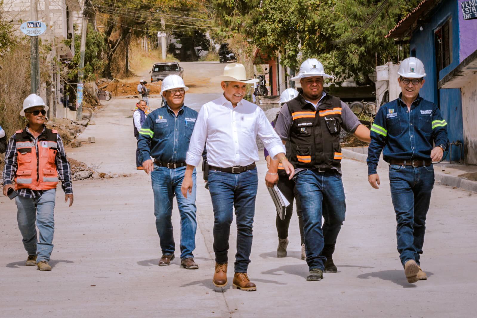 Supervisan obras que mejorarán calles y suministro de agua en ...