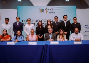 Jóvenes participan en decisiones públicas junto al alcalde de Cuernavaca