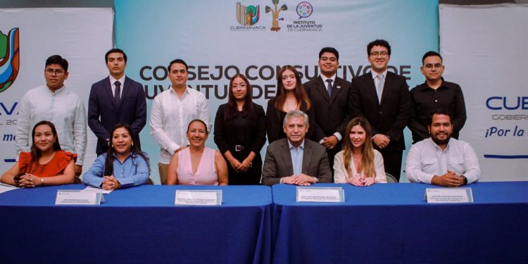 Jóvenes participan en decisiones públicas junto al alcalde de Cuernavaca