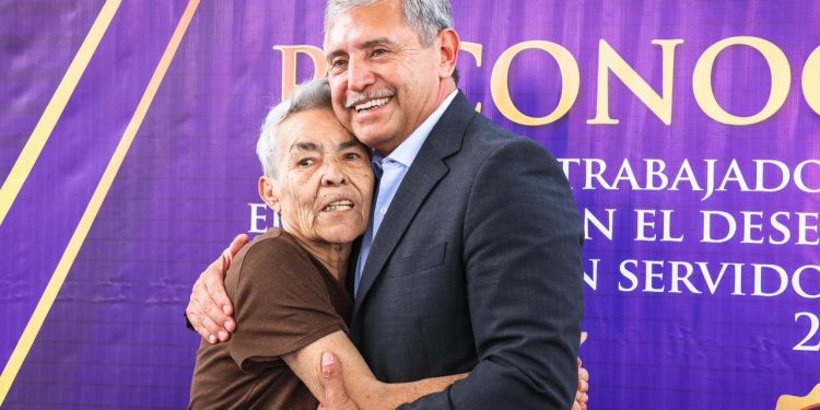 Reconocen a trabajadores en Cuernavaca