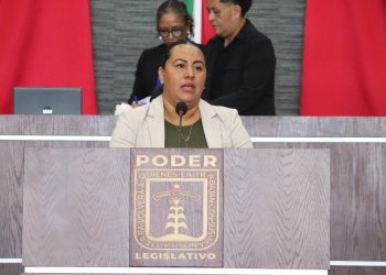 Diputada Jazmín Solano López en tribuna del Congreso de Morelos proponiendo reforma al Código Familiar.