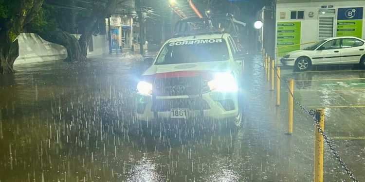 SEPRAC atiende emergencias tras lluvias en Cuernavaca