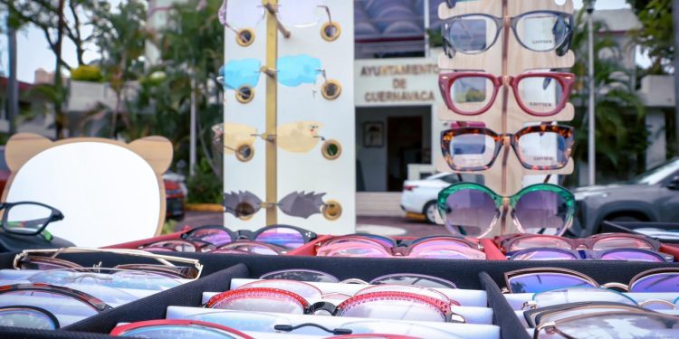 Programa de Vales de Lentes beneficia a 1,244 trabajadores