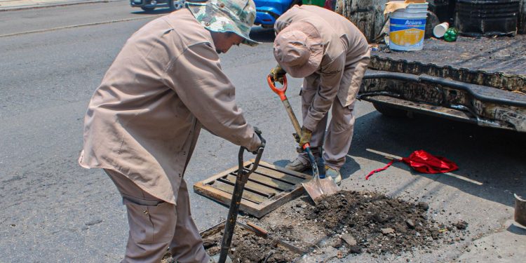 Limpieza de rejillas pluviales refuerza prevención en Cuernavaca